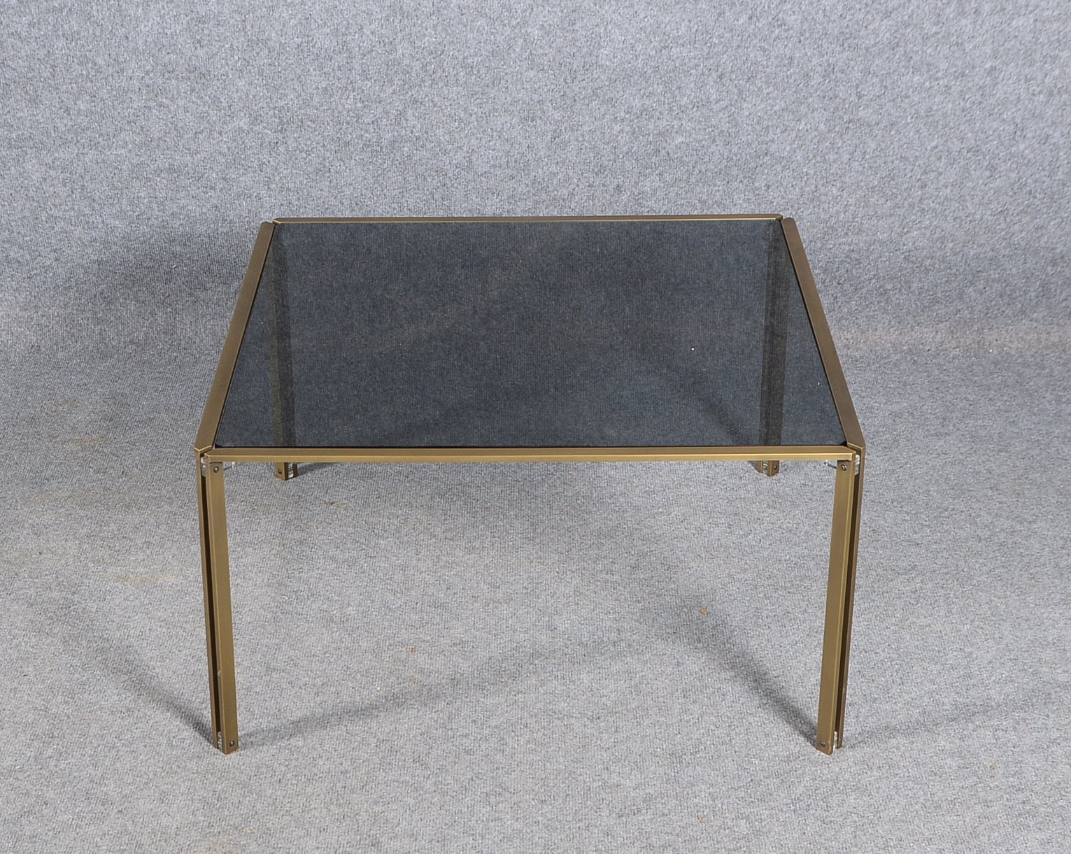 Couchtisch, mod. Ausf., Messinggest. mit getönter Starkglas-Platte/10 mm; Höhe 40 cm