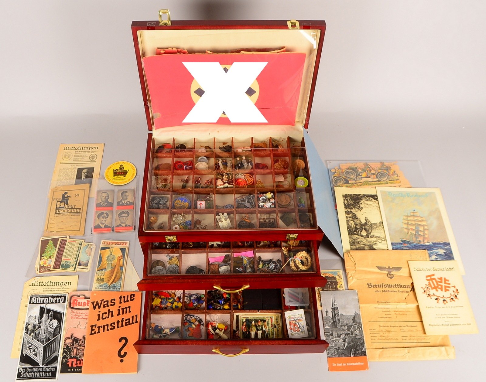 'Winterhilfswerk'-Sammlerkonvolut ('III. Reich'), Abzeichen und Materialien/Accessoires