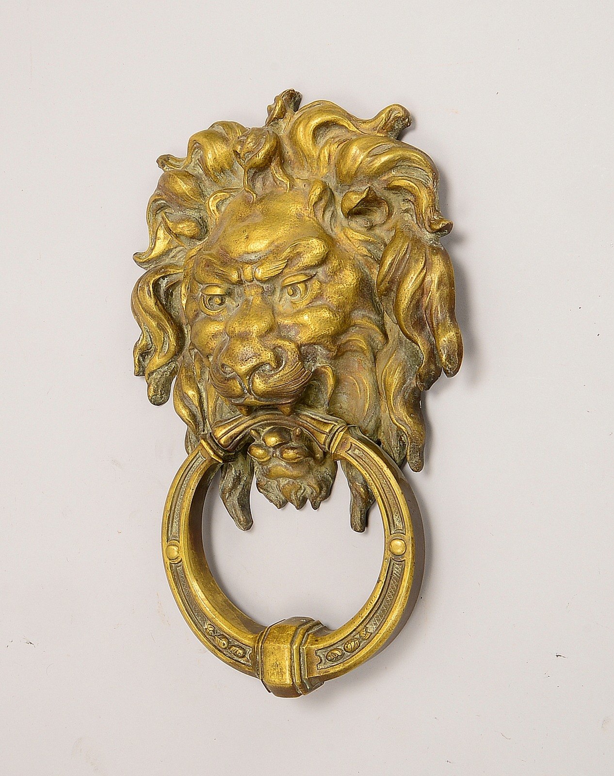 Türklopfer, Bronze massiv, figürlicher 'Löwenkopf' mit beweglichem Ring im Maul