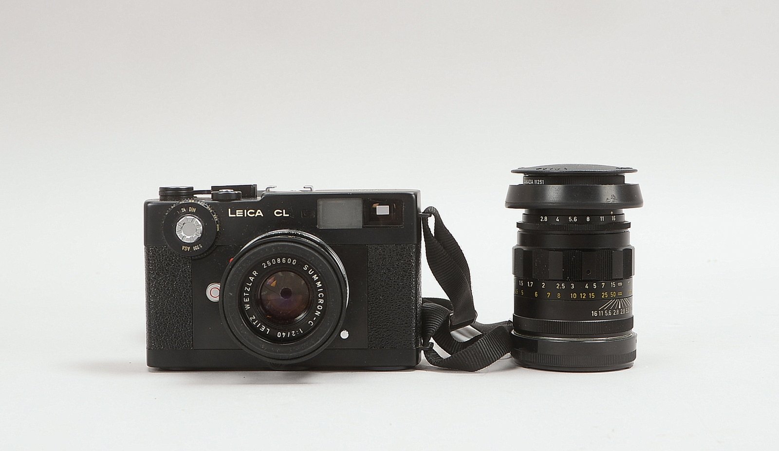 Sammler-Kamera, Leica 'CL', mit Objektiv, 'Tele-Elmarit', und Zub.