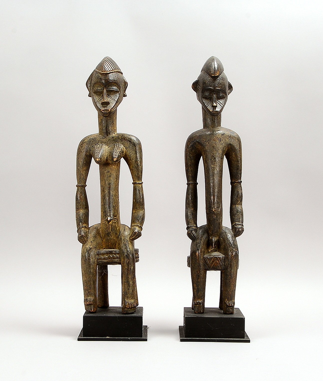 Paar Holzskulpturen (Baule/Elfenbeinküste), 'Mann und Frau' - auf Hocker/Holzsockel