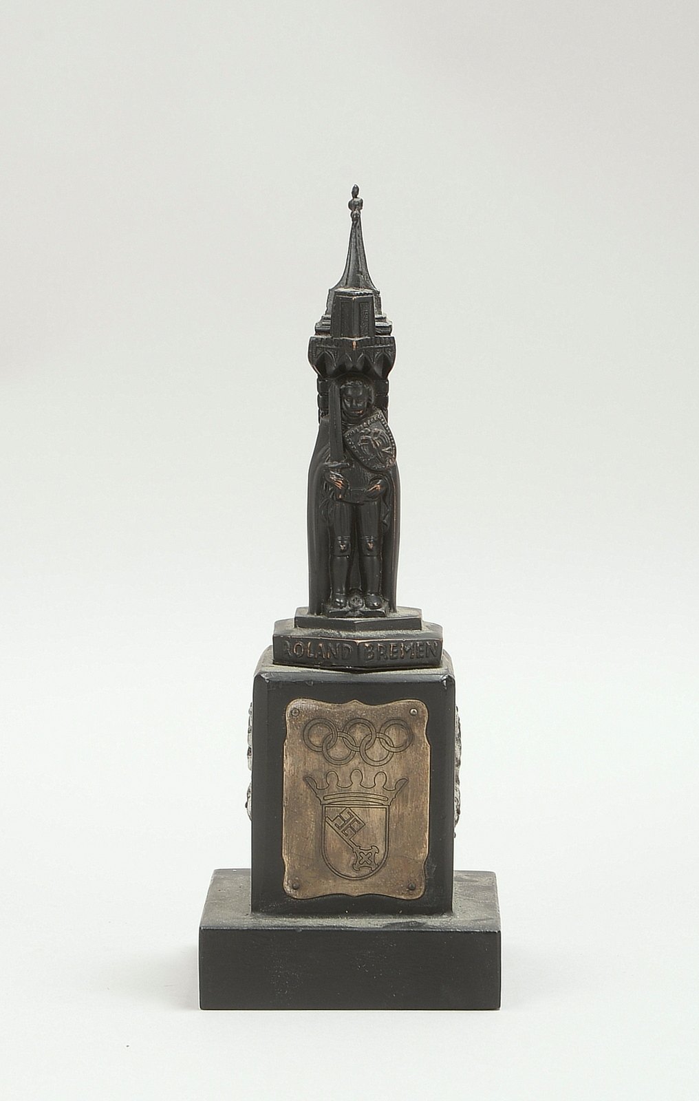 Sammler-Sporttrophäe ('III. Reich'), 'Bremer Roland', Kupfer-Figur auf Holzsockel