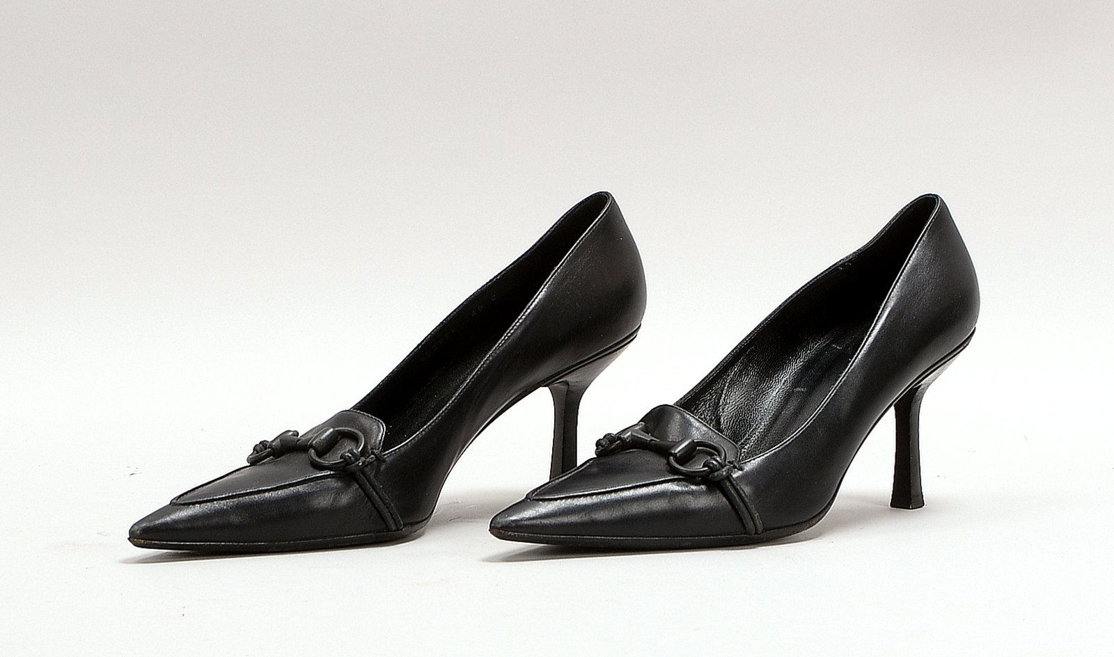 Gucci, Paar Damenpumps, schwarzes Leder; Gr. 40 (leichte Gebrauchsspuren)