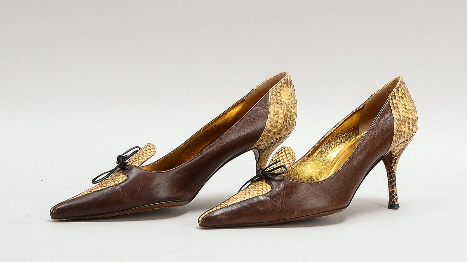 Dolce & Gabbana, Paar Damenschuhe, braun-beigef. Leder; Gr. 40 (leichte Gebrauchsspuren)