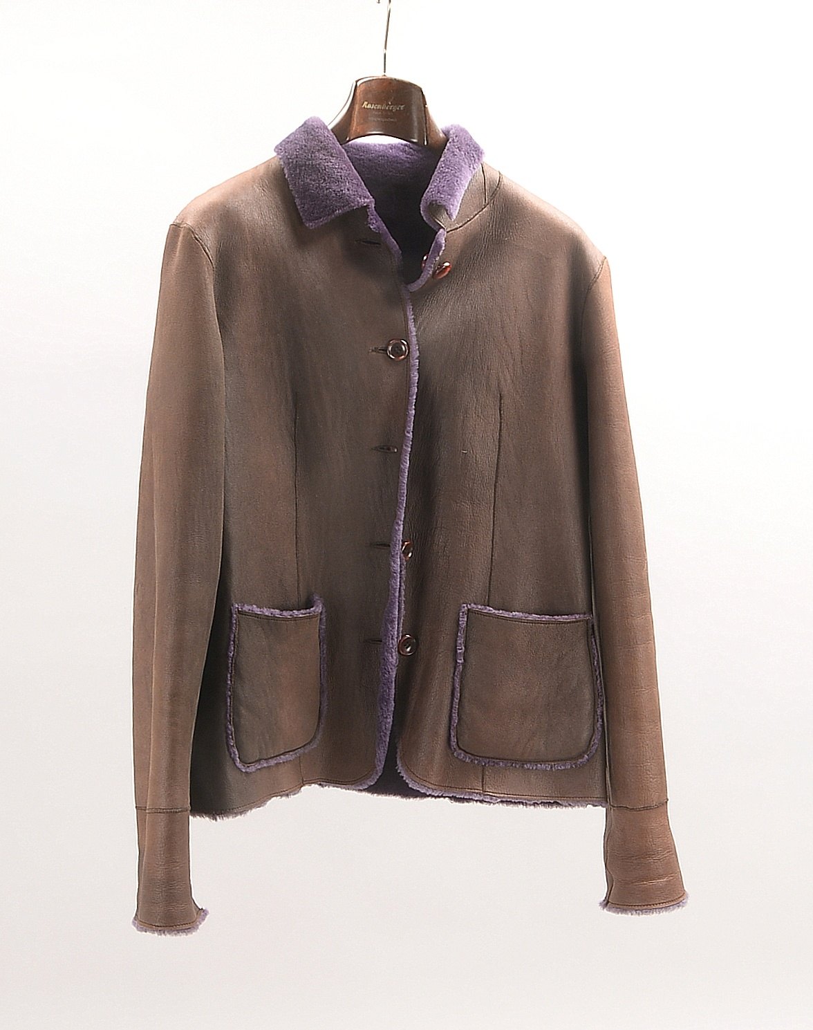 Pelzjacke (Pelz Matthiessen/Sylt), Lammfell-Wendjacke, lilafarben/braun; Gr. 44/46