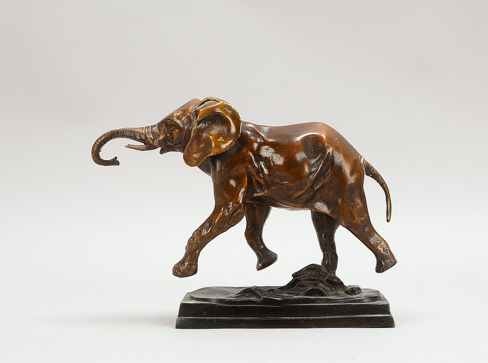 Bronzeskulptur, 'Elefant', Figur unsigniert; Höhe 22,5 cm, Länge 30 cm
