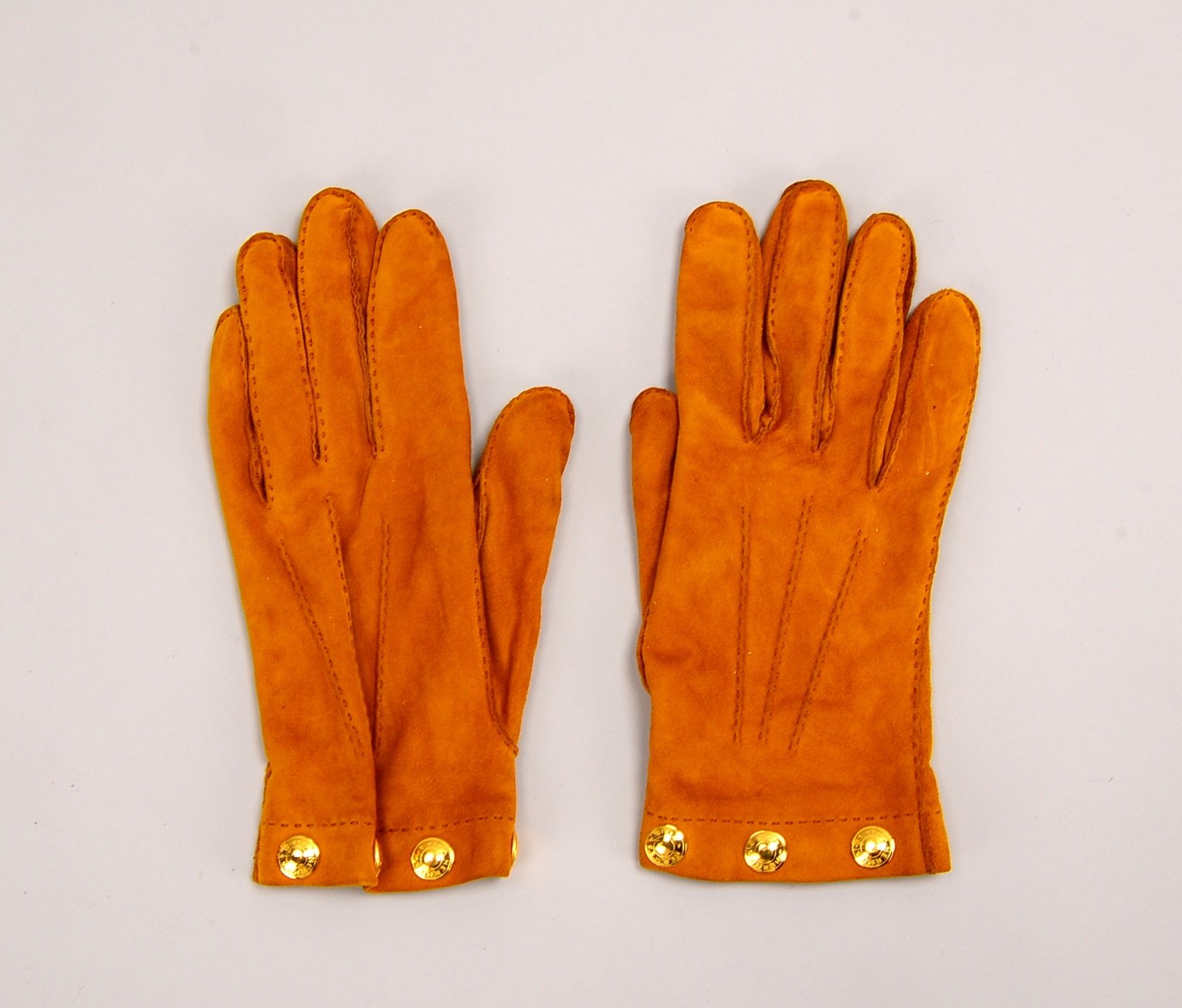 Hermès/Paris, Paar Designer-Damenhandschuhe, Wildleder; Größe 7 1/2