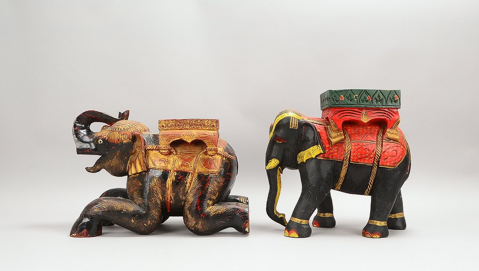 2 figürliche Blumenständer (Indien), Holz farbig gefasst, 'Elefantenfiguren'