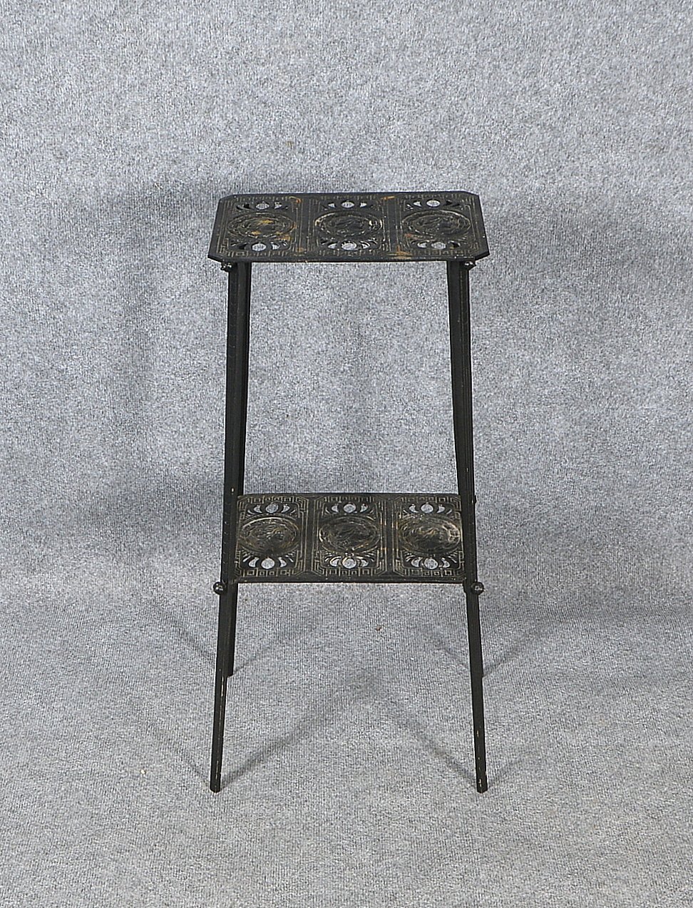 Étagère/Blumenständer, Eisenguss, 2x Ebenen, Platten mit Jugenstil-Dekor