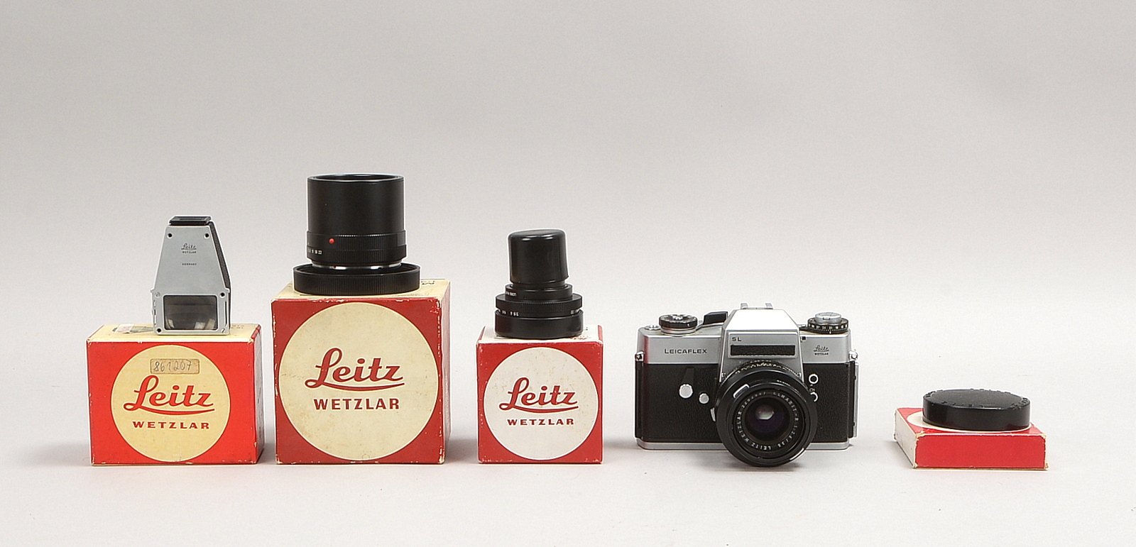 Kamera 'Leicaflex SL' und 'Macro-Elmar 11230', 'Elmar 11162', 'Visoflex III 6499 P'