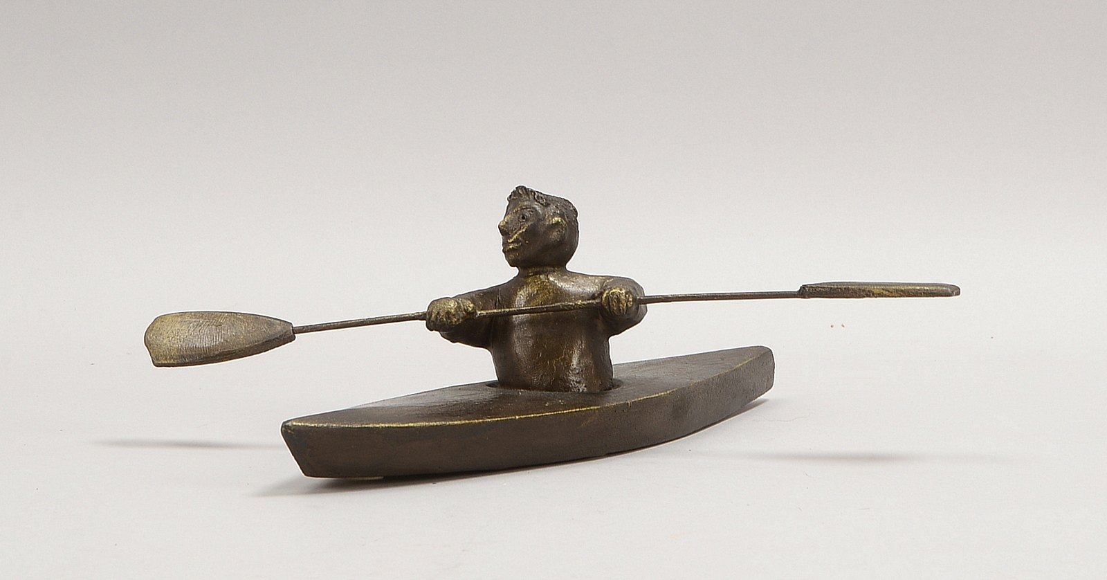 Recker, Thomas (*1946 Bremen), Skulptur, 'Kanufahrer', Terrakotta/Metall