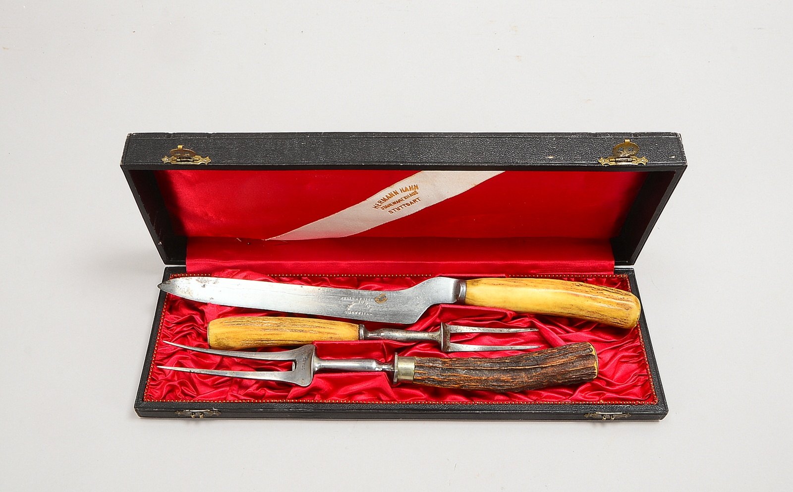 Jagdliches Tranchierbesteck, Teile jeweils mit Horngriff: 1 Tranchiermesser/2x Gabeln