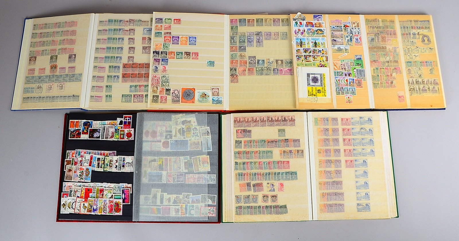 Briefmarken: 2x 'BRD', 'Berlin/Bund', Gemischtes (auch 'Japan'/'China'), und 'Übersee'