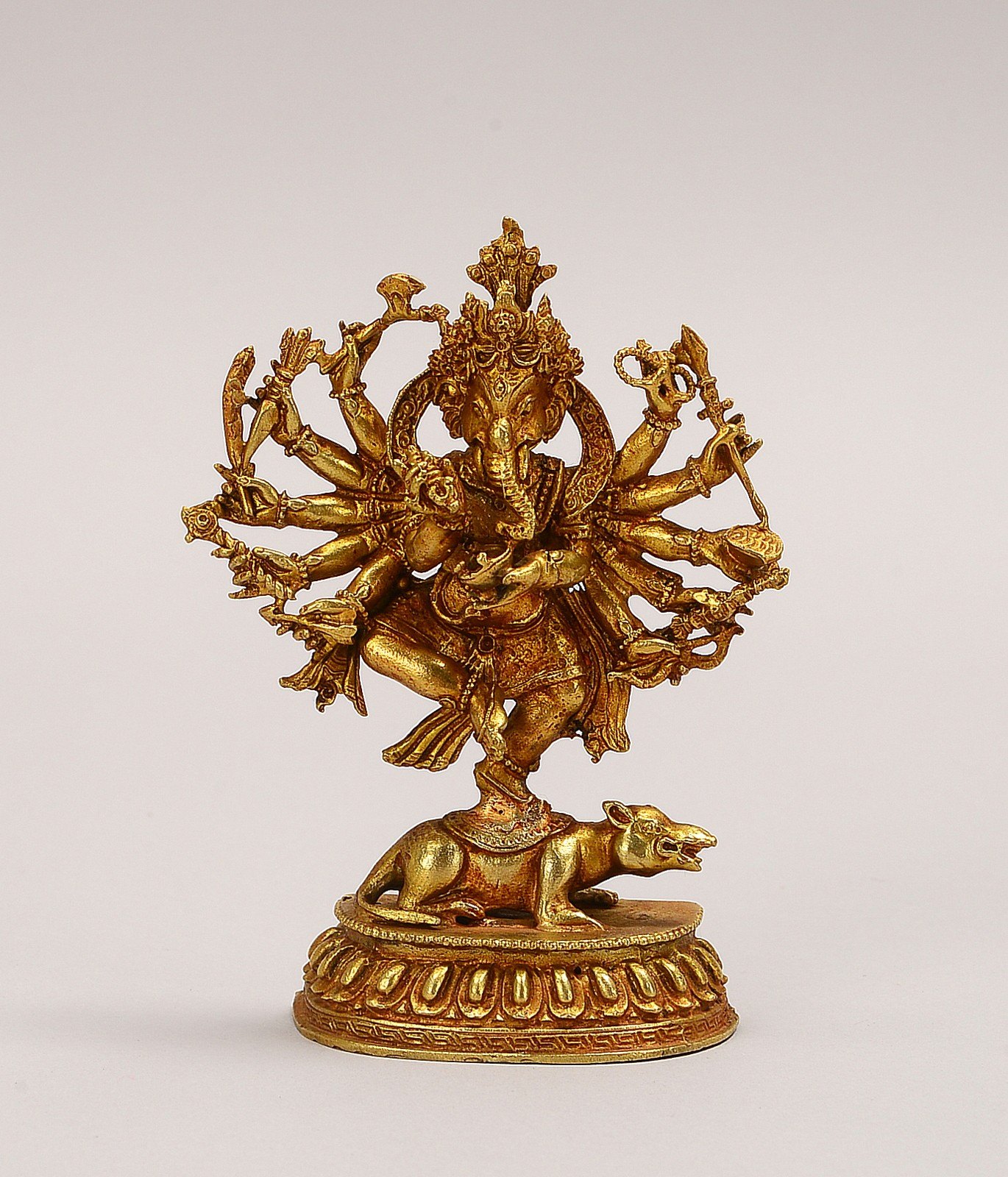 Kleine Bronzefigur (Indien), 'Fünfarmige Shiva' - mit Handattributen, auf kleiner Rattenfigur