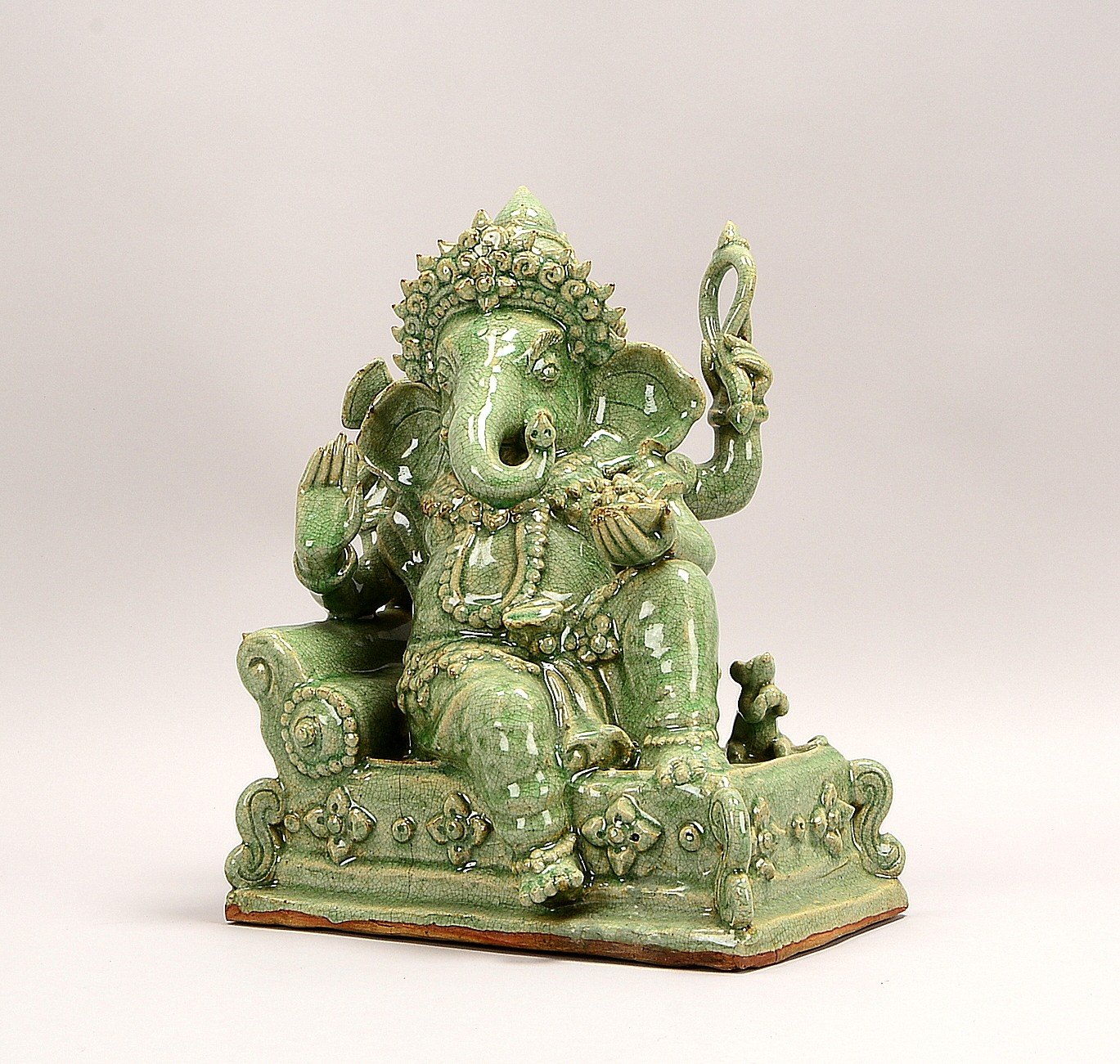 Keramikskulptur (Indien), 'Ganesha' - mit Handattributen und kl. Rattenskulptur