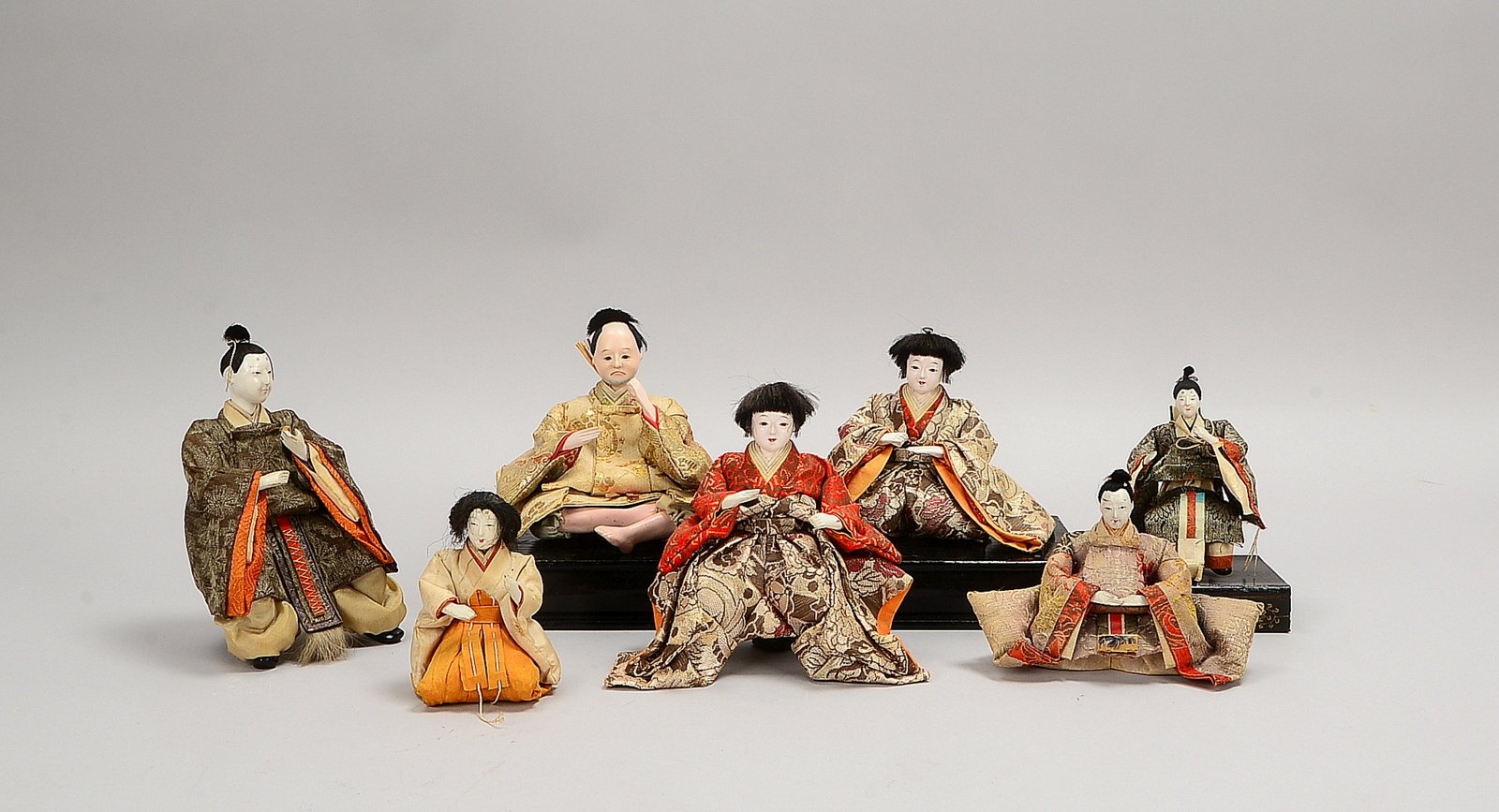 Puppensammlung (Japan, 20. Jhdt.), 7x 'Hina-Ningyô'-Figuren - mit Bekleidung