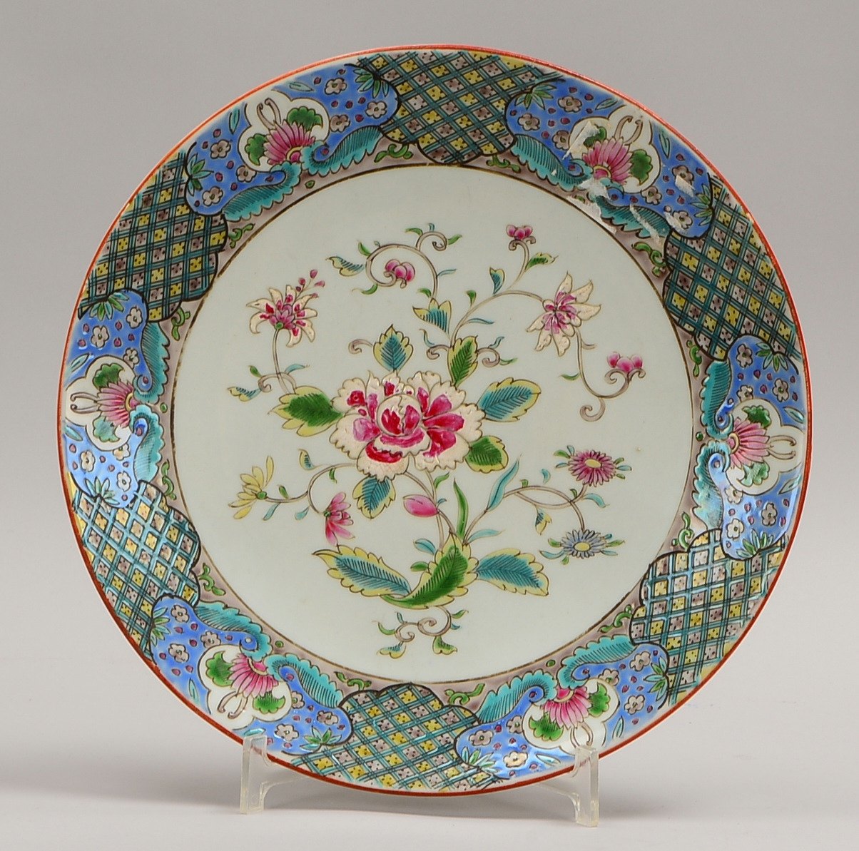 Porzellanteller (China), mit polychr. Blumendekor, im Boden mit Pressmarke; Ø 30 cm