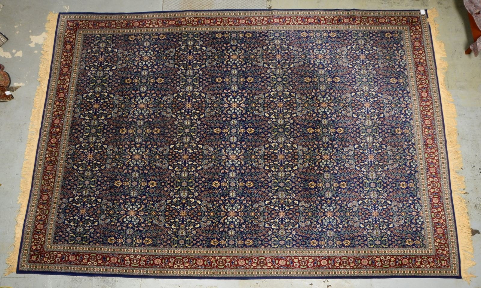 Hereke (Türkei), mittelfeine Kn., auf blauem Grund floral durchgem. - guter Zust.