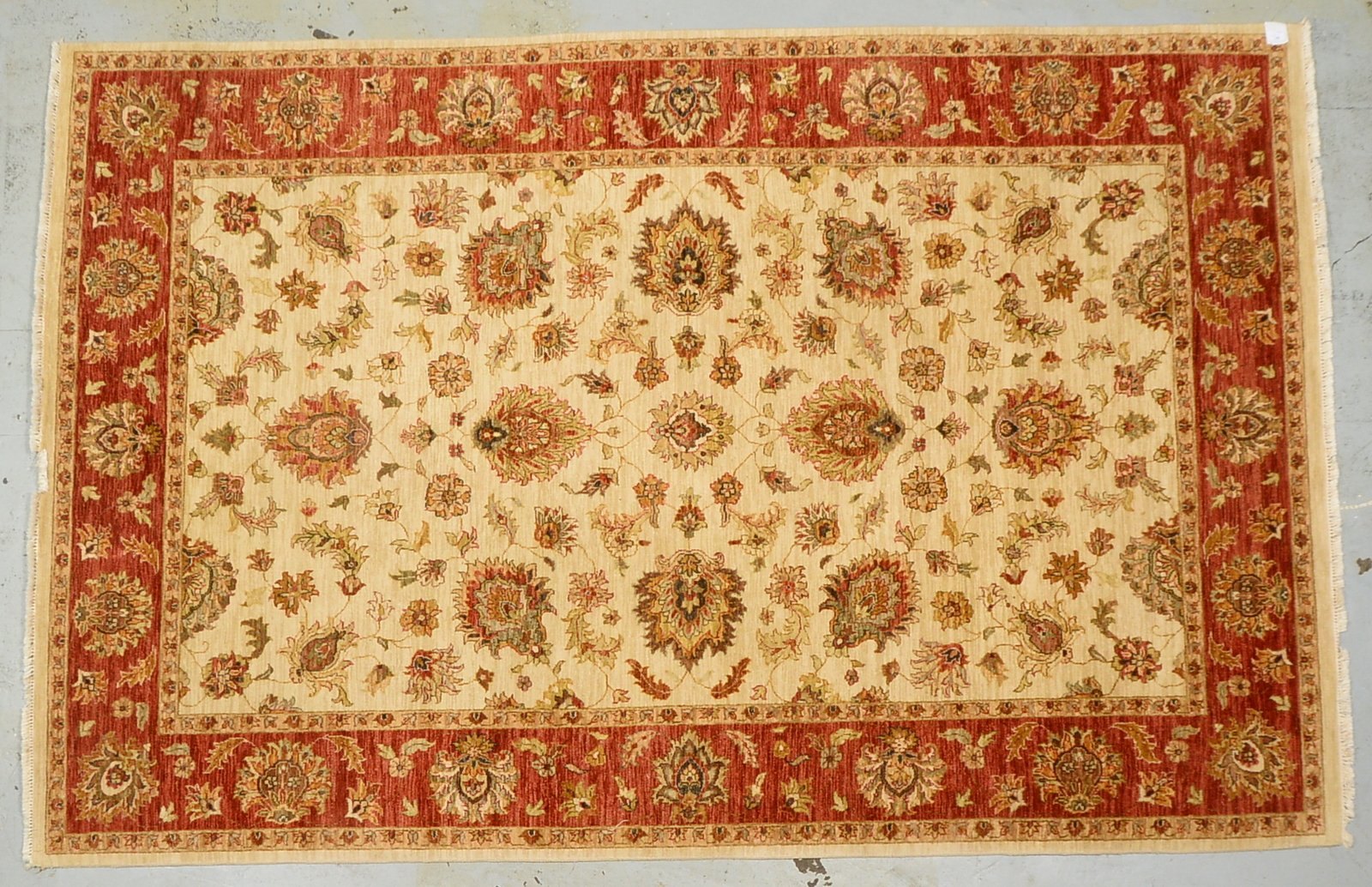 Ziegler, mittelfeine Knüpfung, ringsum komplett, guter Zustand; Maße 296 x 195 cm