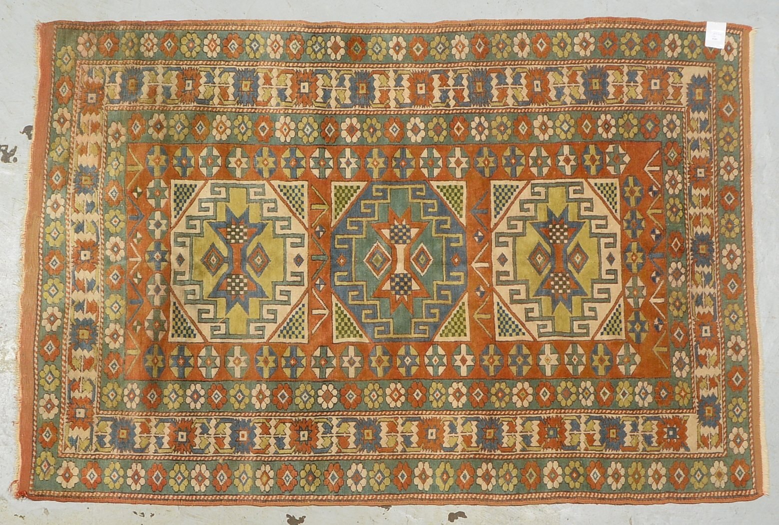 Kazak (Kaukasus), älter, mittelfeine Kn., Flor in altersgemäßem Zust.; Maße 190 x 128 cm