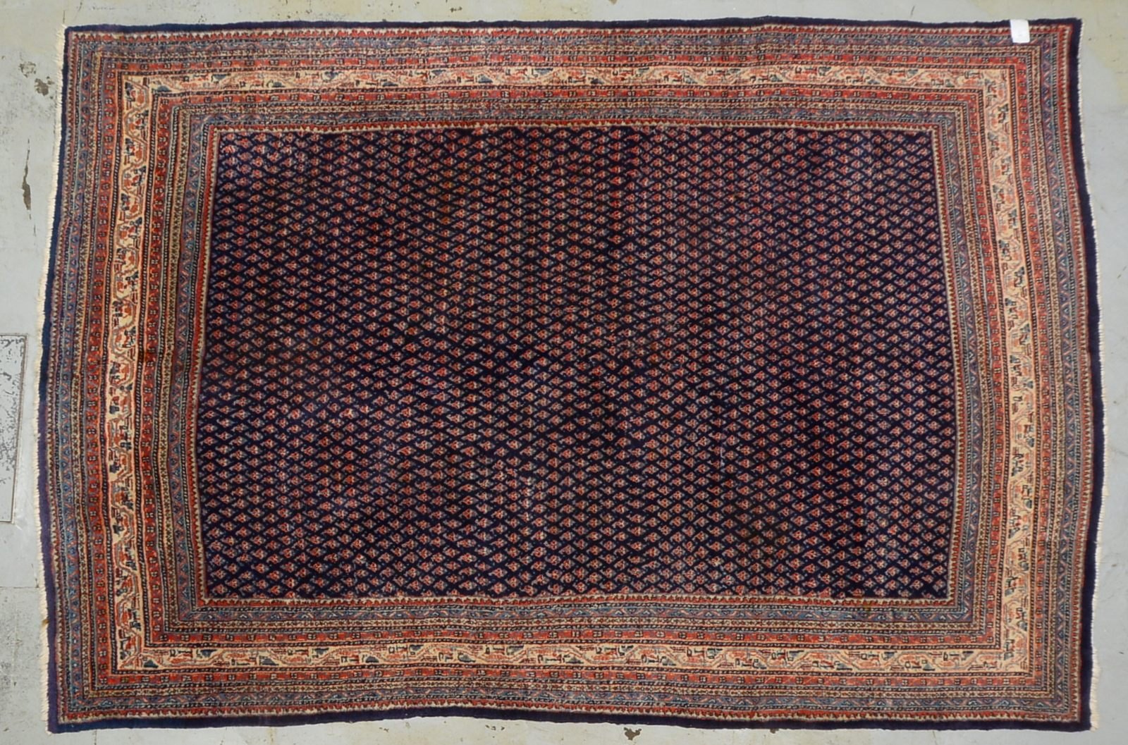 Serabend-Mir, feste Knüpfung, hochflorig, Flor in gutem Zustand; Maße 305 x 209 cm