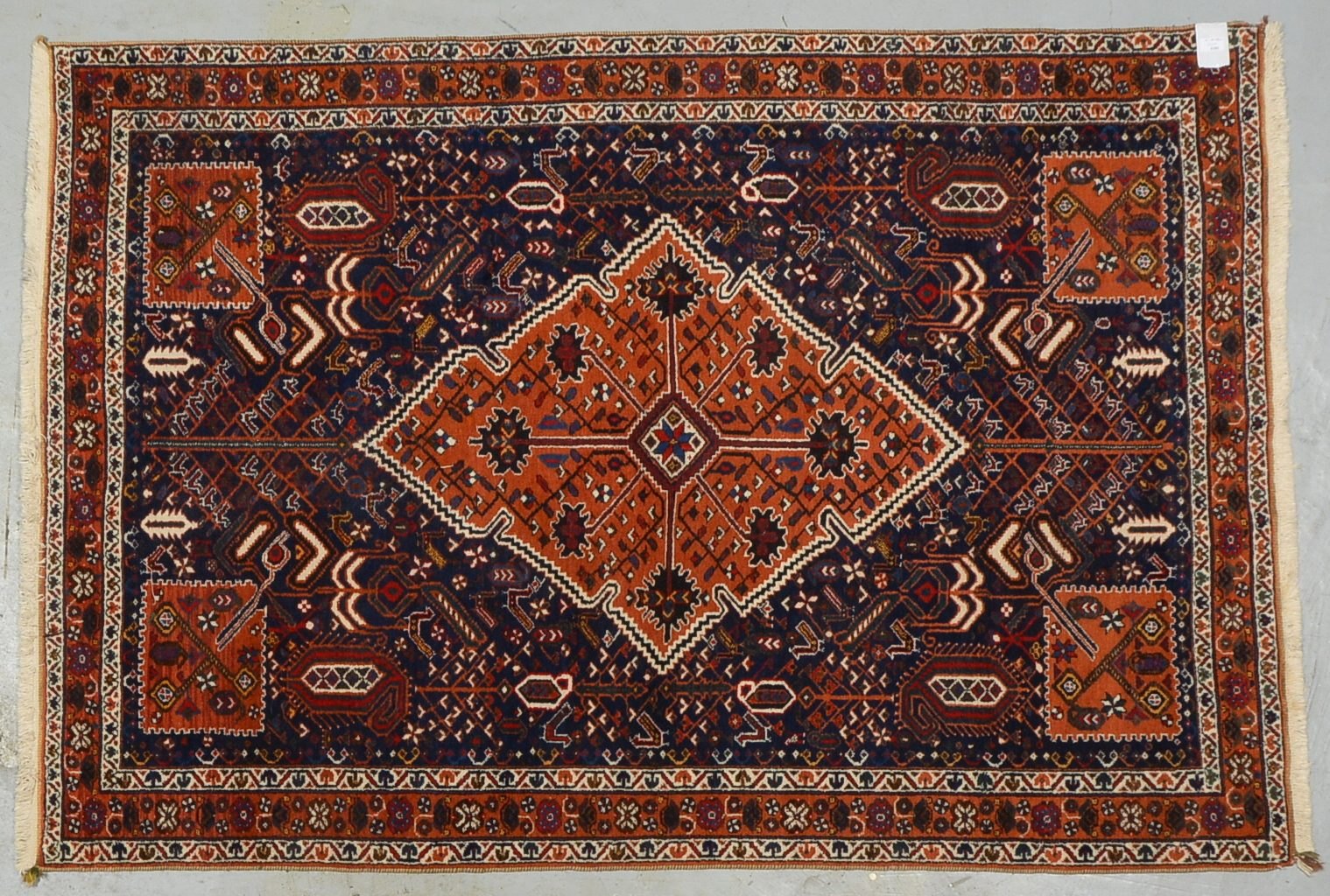 Yalameh, mittelfeine Kn., gleichmäßiger Flor - in gutem Zustand; Maße 198 x 133 cm