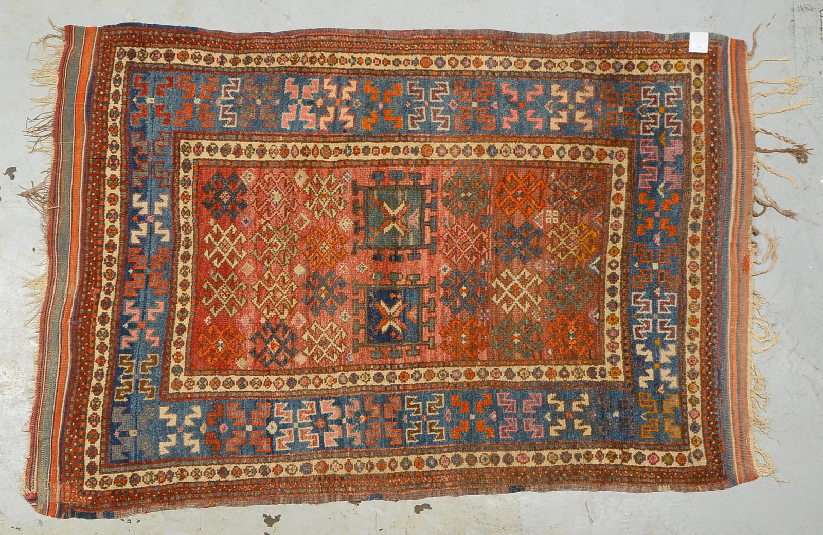Orientteppich (Anatolien), älter, gleichm. geblichen, guter Zust.; Maße 197 x 134 cm