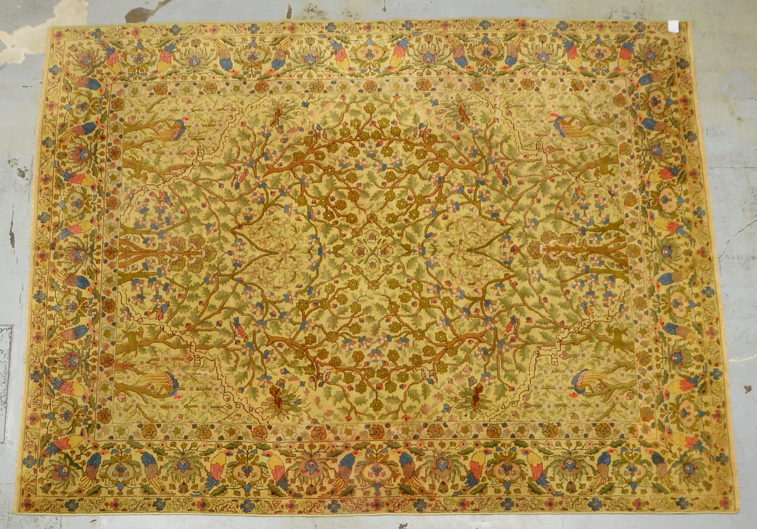 Tetex, mit 'Lebensbaum'-Motiv, Flor in gutem Zustand; Maße 330 x 246 cm