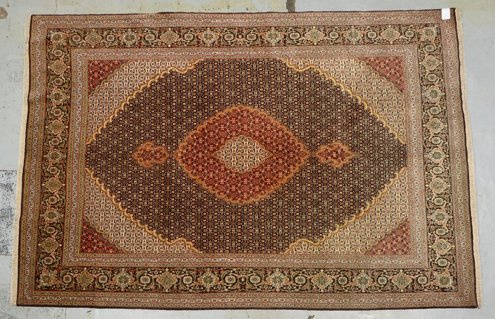Täbriz-Mahi, mit Seidenanteilen, mittelfeine Kn., guter Zust.; Maße 288 x 198 cm
