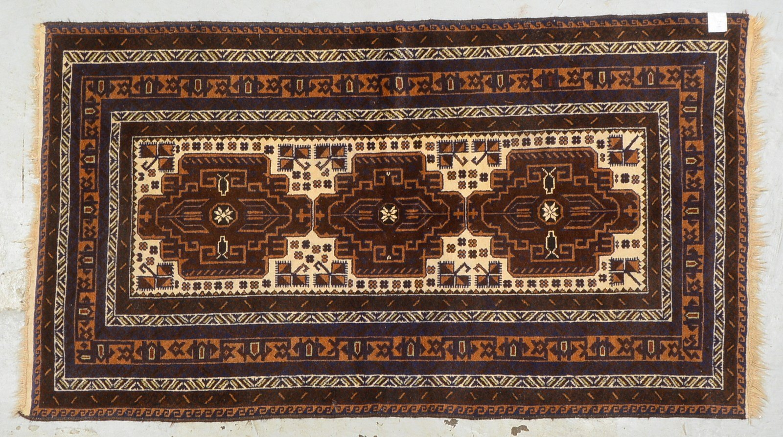Belutsch, Flor in insgesamt guter Erhaltung; Maße 195 x 112 cm