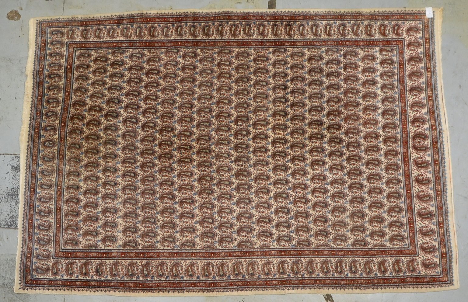 Moud, mittelf. Kn., mit Botehs durchgem.; Maße 314 x 213 cm (Flor stellenw. dünn)