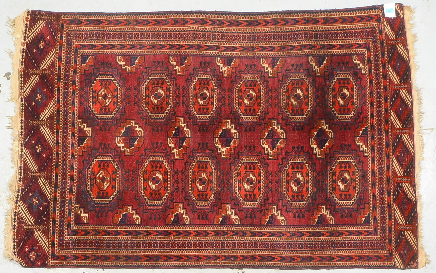 Antiker Saryk (Turkmenistan), feine Knüpfung, Flor gleichmäßig dünn; Maße 188 x 122 cm