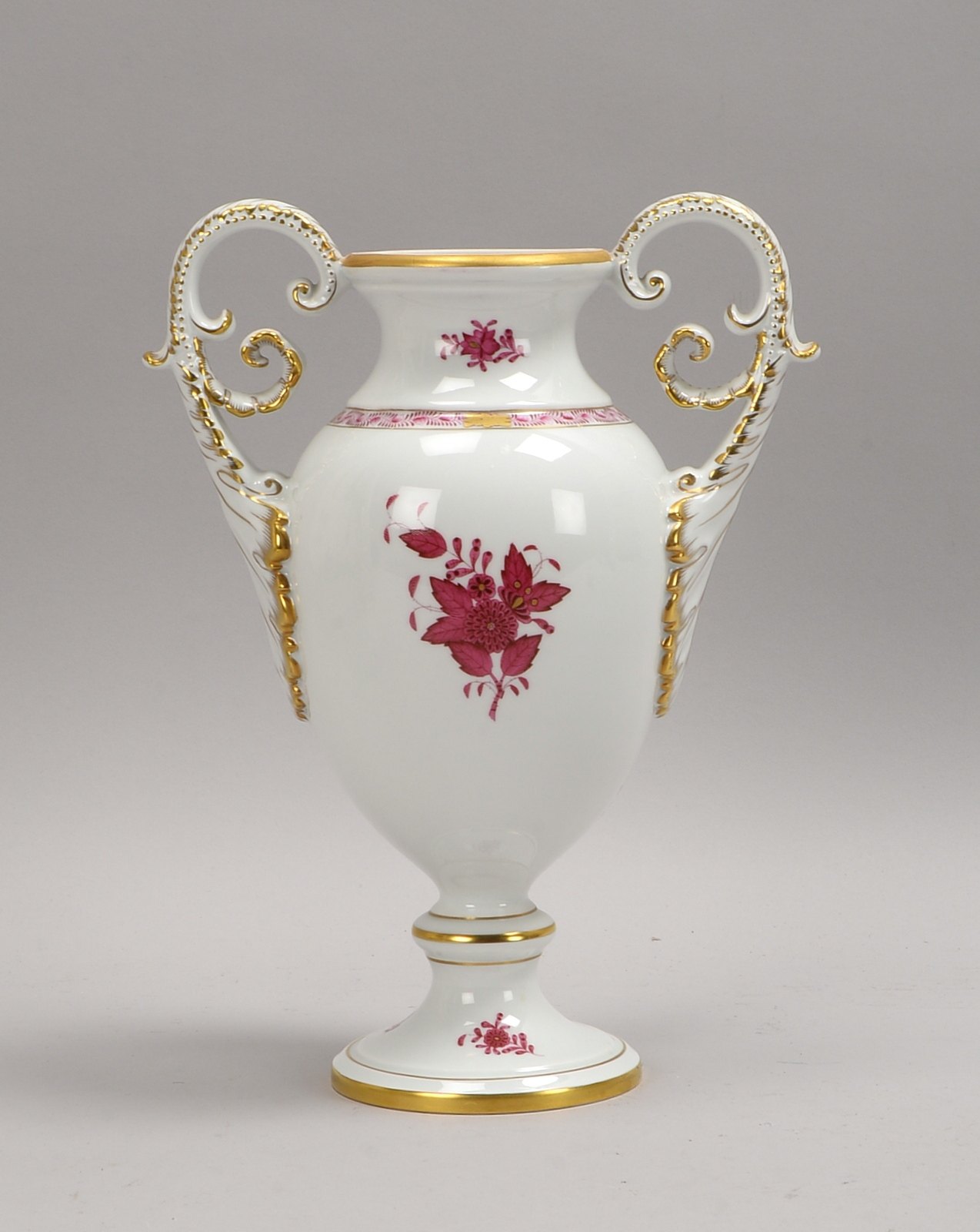 Herend/Ungarn, Henkelvase, ovoider Korpus mit 2x seitl. Handhaben, 'Apponyi Purpur'