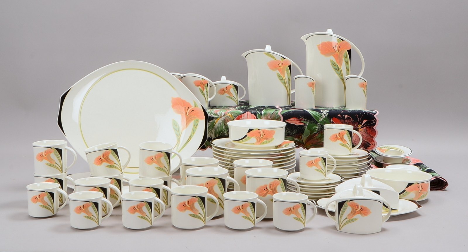 Villeroy & Boch, Kaffeeservice, Dekor 'Iris', umfassend: 2x Kannen und div. Servierteile