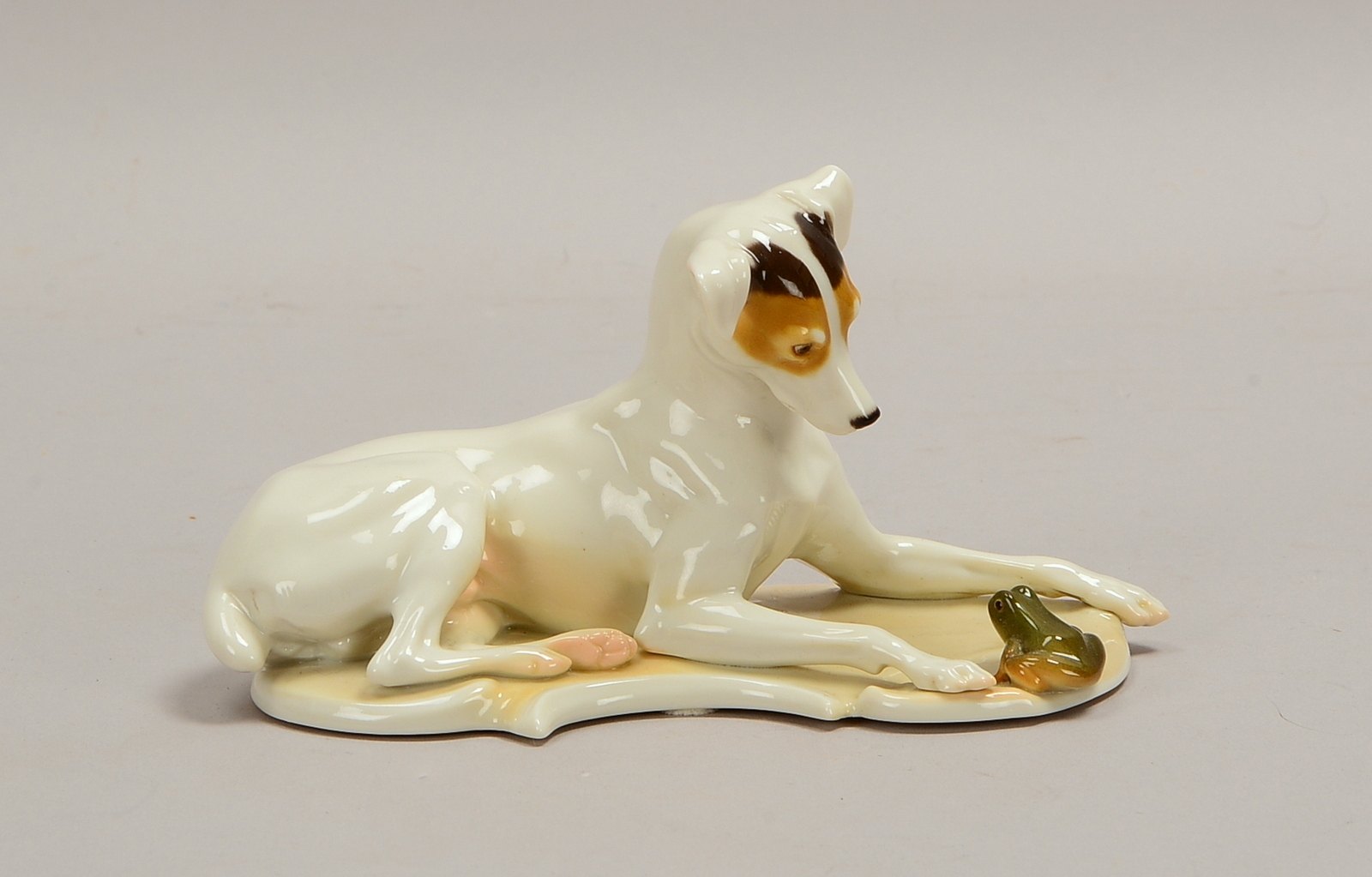 Nymphenburg, Porz.-Figur, 'Foxterrier mit Frosch', Mod. '250', Entw. Theodor Krämer