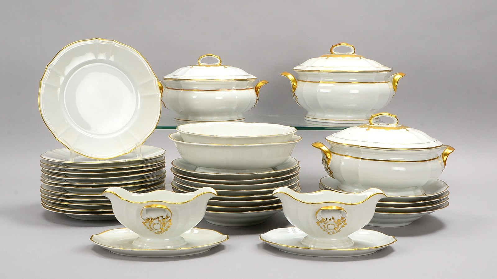 Fürstenberg, Speiseservice, Form 'Anna Carina', goldstaffiert, für 12 Pers.