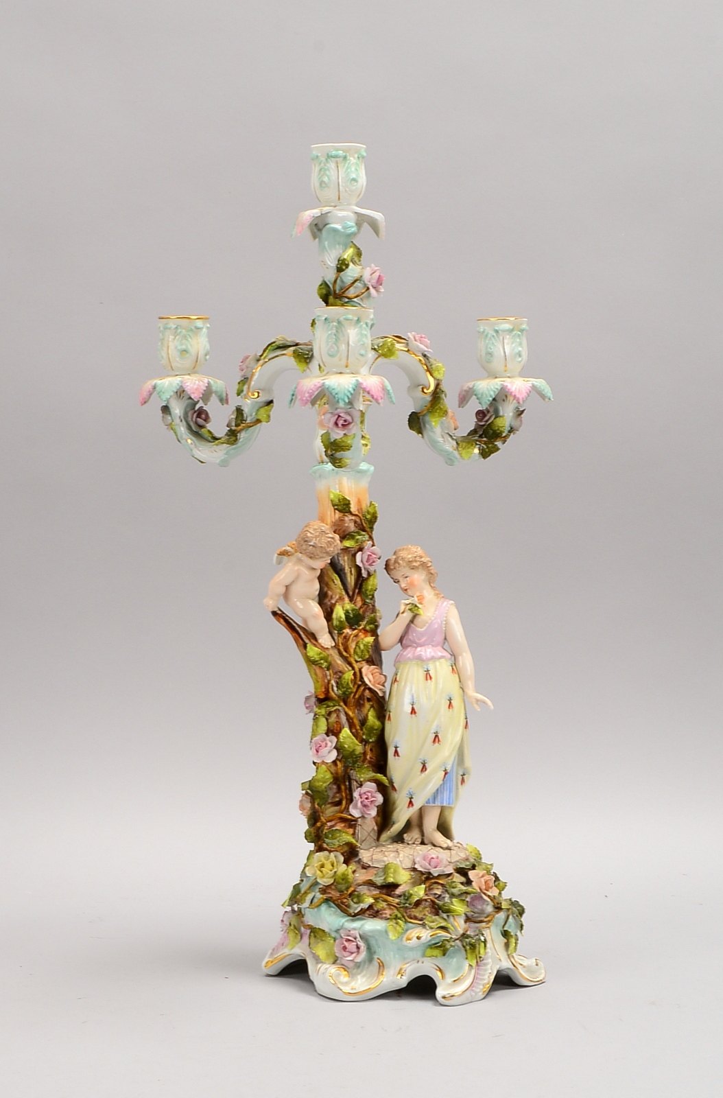 Schierholz., Porz.-Leuchter, 1-flg./4-flg., 'Junges Mädchen und Putto', Blütenappl.; H. 52 cm