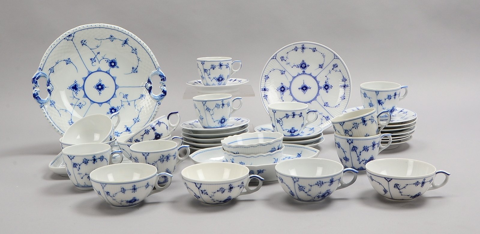 Royal Copenhagen, Kaffee-/Teeporz.-Konvolut: jeweils 8x Tassen mit UT, u.a.