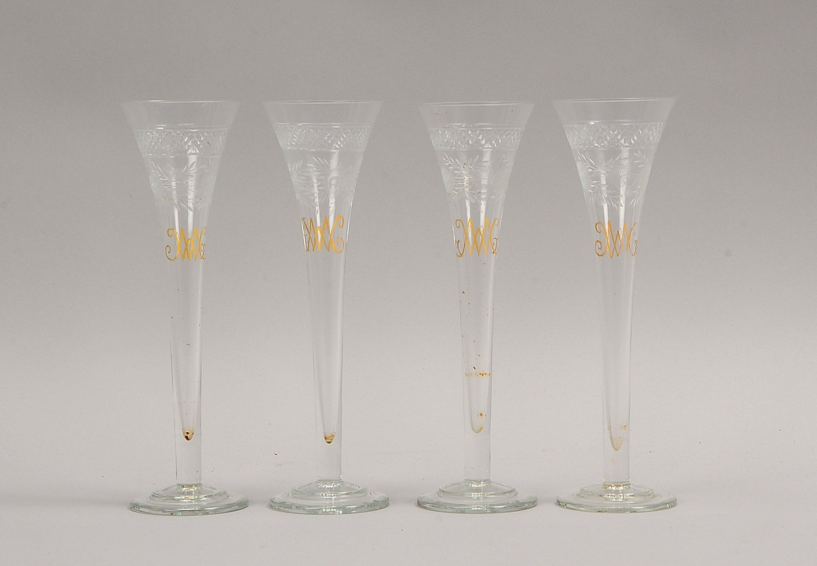 WMF, 4 Sektflöten ('Fürst von Metternich'), graviert und goldstaff.; Höhe 23 cm