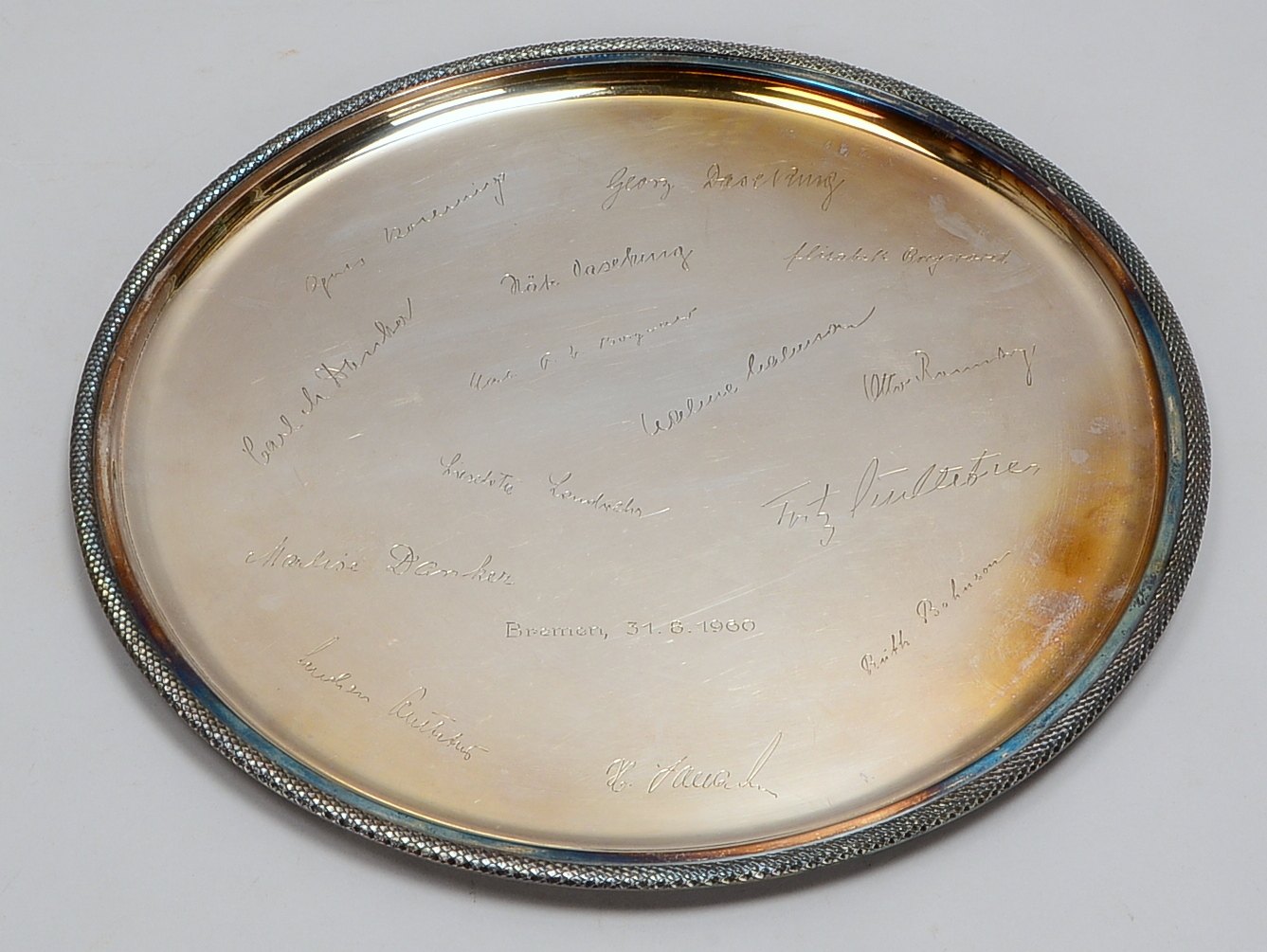 Serviertablett, 925 Silber, mehrfach punz./grav., ortsbez./dat.; Ø 33 cm, Gew. 820 g