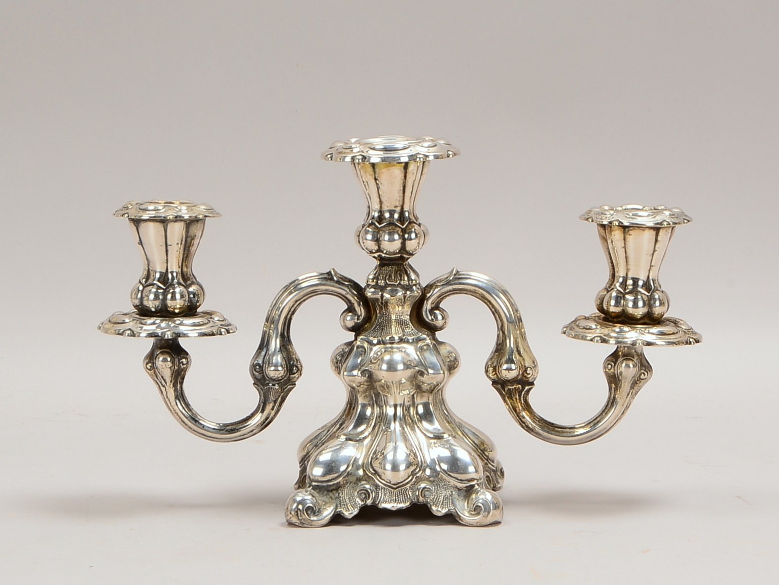 Tischkerzenleuchter, 3-fl., Silber, barocke Ausf. - ungefüllt!; Höhe 18 cm, Gew. 465 g