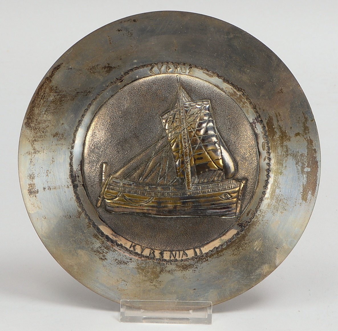 Zierteller, 830 Silber, mit relief. Schiffsmotiv, 'Kyrenia II'; Ø 20 cm, Gew. 165 g