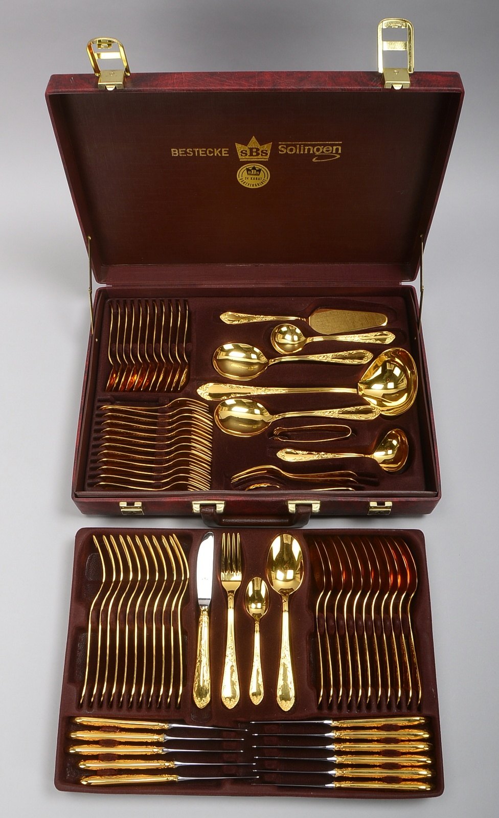 SBS/Solingen, Tafelbesteck, 24 kt hartvergoldet, Modell 'Rokoko', für 12 Pers.