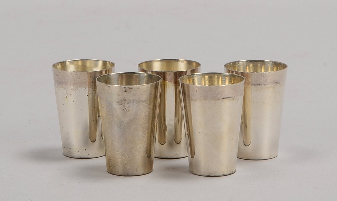 5 Schnapsbecher, 800 Silber/835 Silber, konische glatte Wandung; Gew. 95 cm