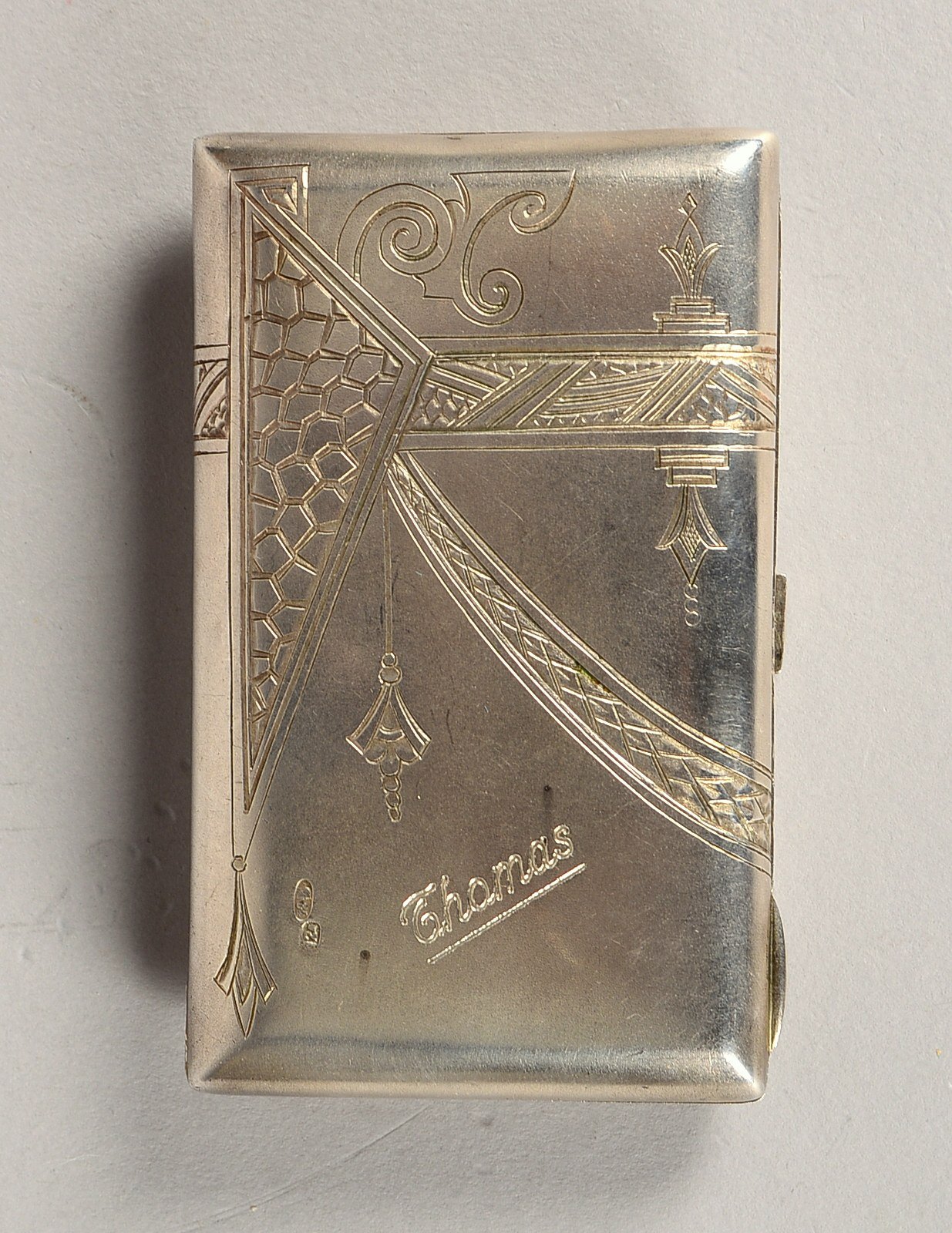 Zigarettenetui, 84 Zolotnik, scharn. Deckel/grav., rücks. vergoldete Initialen; Gew. 95 g