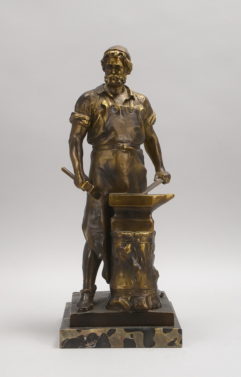Albermann, W., Weißmet.-Skulptur/bronziert, 'Schmied am Amboss', sign,, auf Sockel