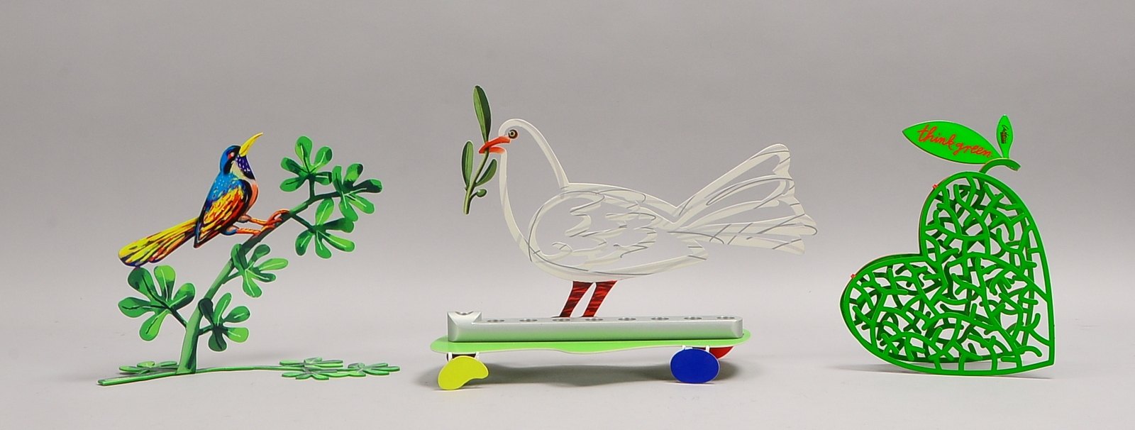 Gerstein, David, 3 Eisenskulpturen, jeweils bez.: 'Friedenstaube', 'Song Bird', 'Think green'