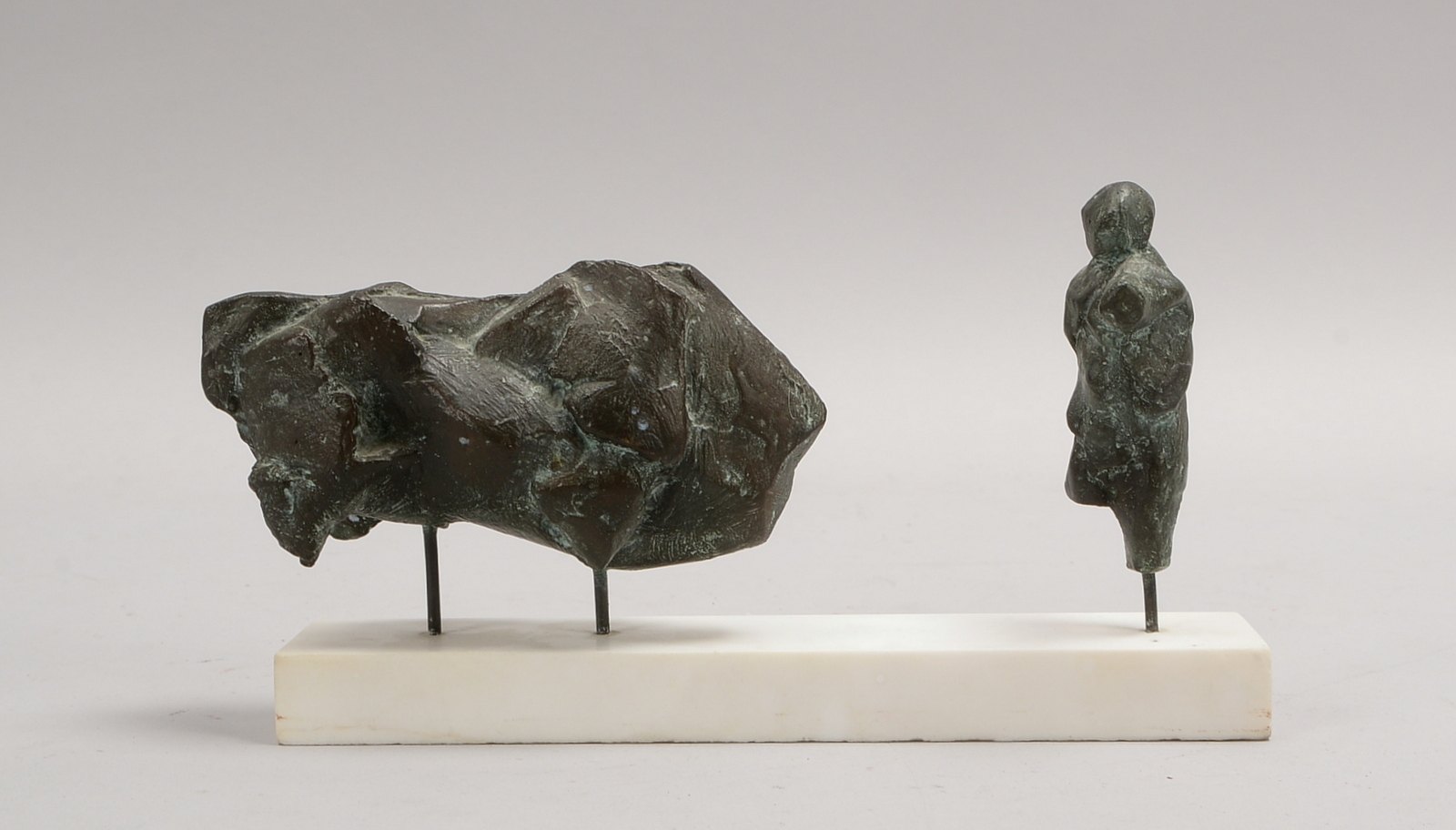 Fischer, Christoph, Bronzegruppe, 'Begegnung', auf Marmorsockel, bet., sign./dat. '1990'