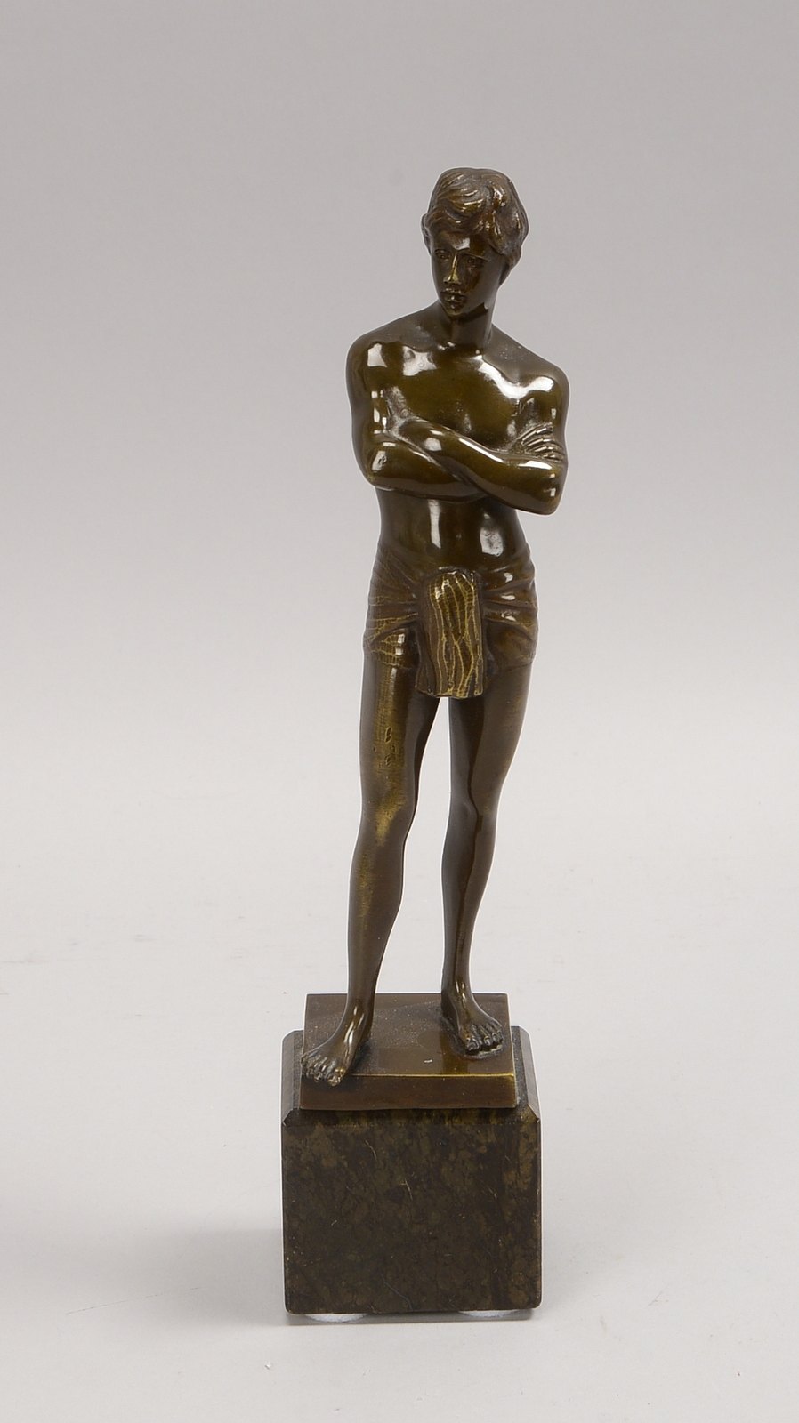 Cartinet, Bronzeskulptur, 'Stehender Jüngling', verso sign., auf Marmorsockel; Höhe 32 cm