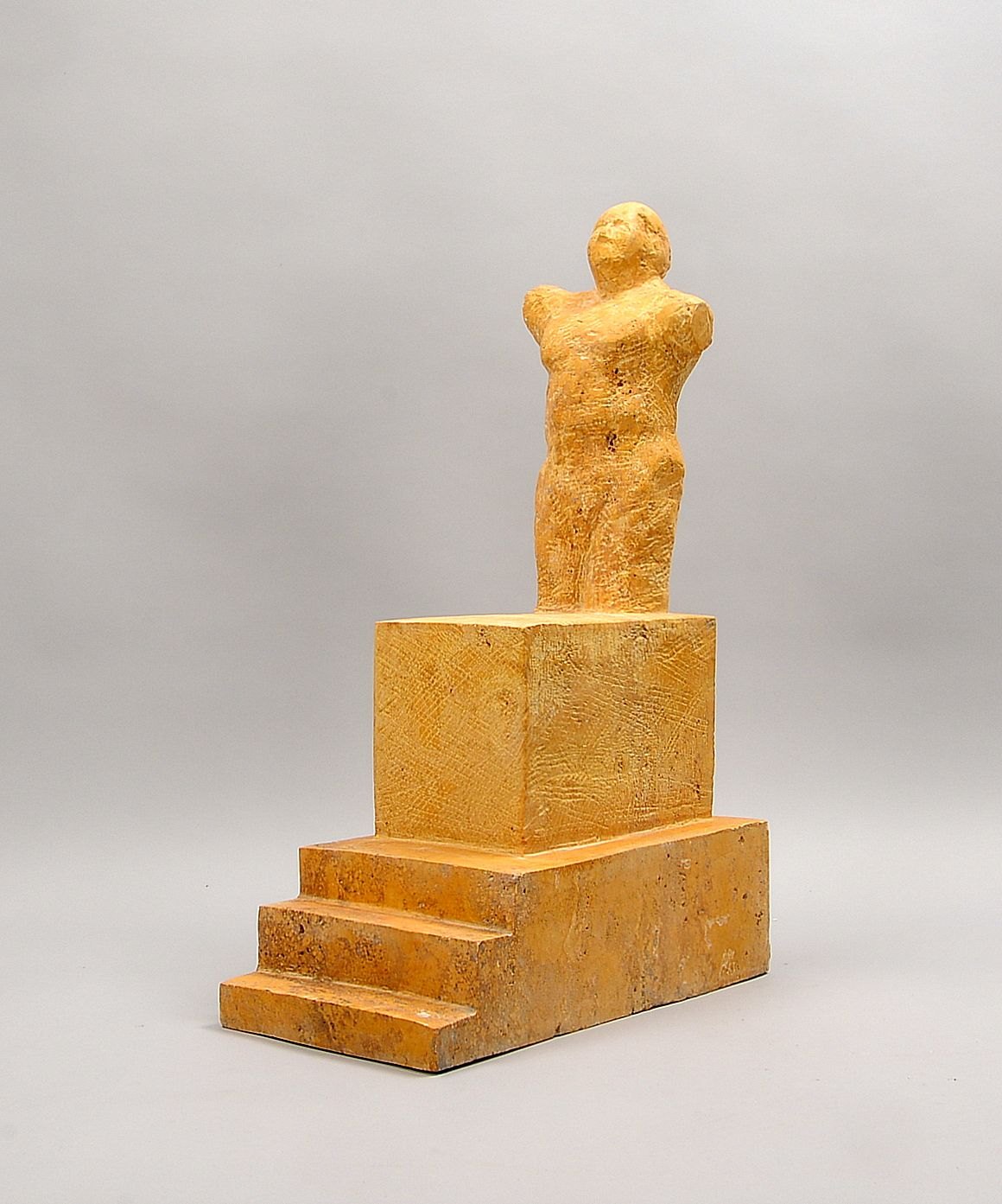 Müller, H.-J., Travertin-Skulptur, 'Winner' (2008), unsign.; Maße 21 x 39 x 62 cm